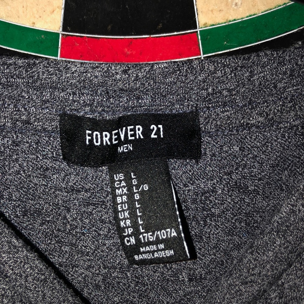 Forever 21 T shirt - Picture 2 of 2